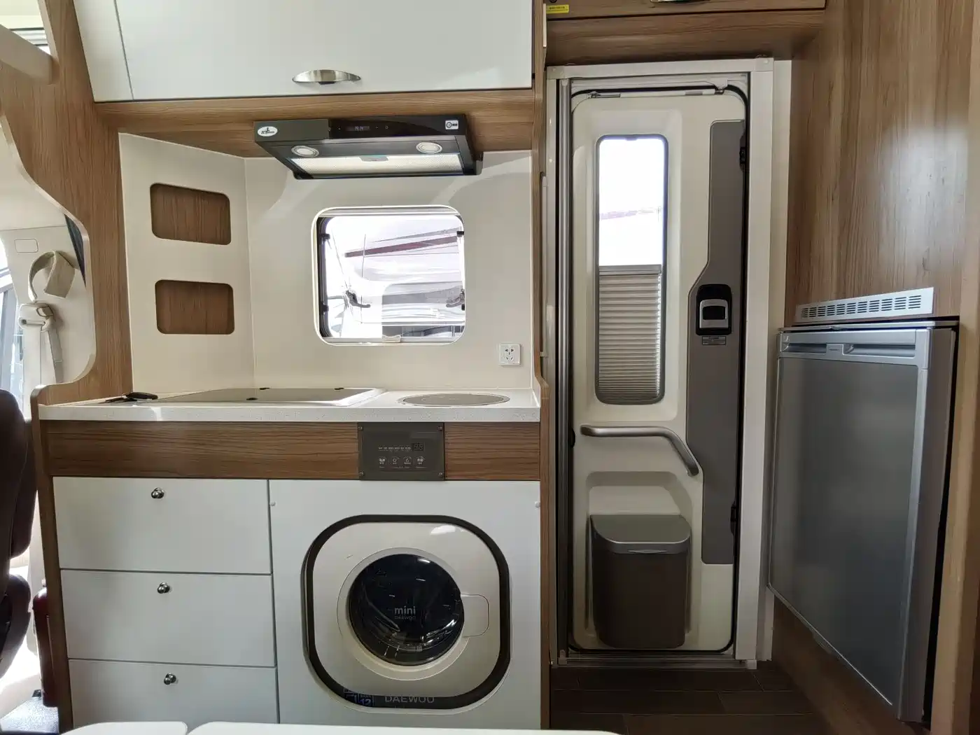 SAIC Maxus MAXUS V90 RV 2021 2.0T Lifestyle V90 Self-contained Type C RV Flagship Version (Large Front Overhang with Longitudinal Bed) фото 8