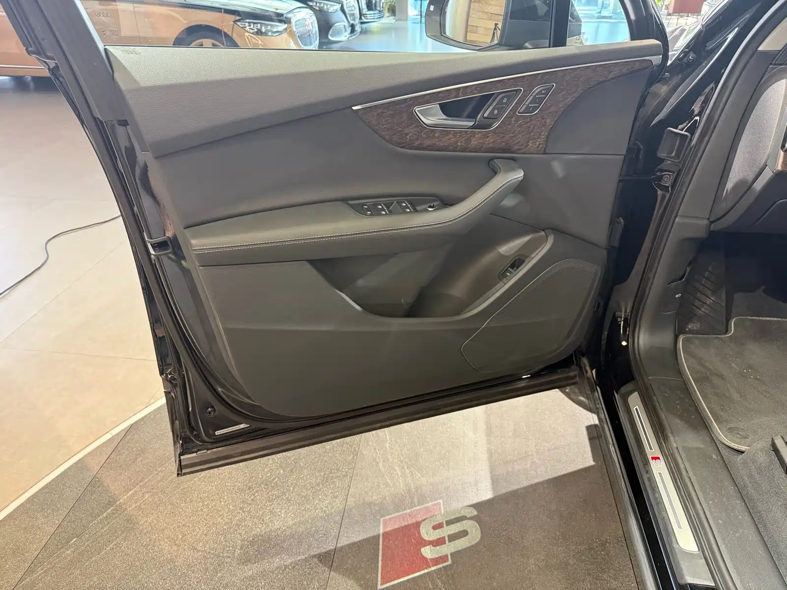 Фото 8 - Audi Q7