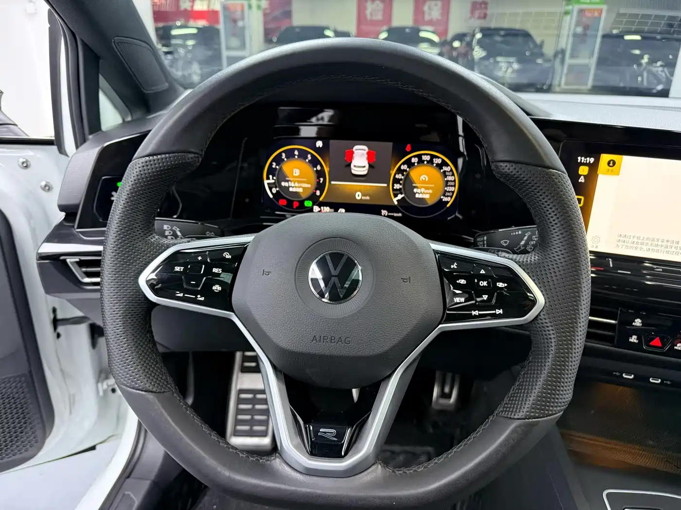Volkswagen Golf 2023 Facelift 280TSI DSG R-Line фото 2