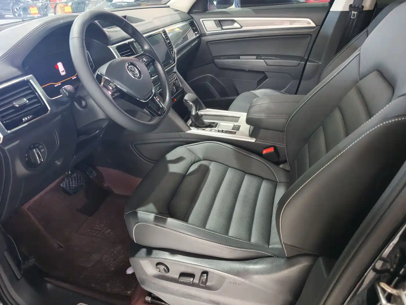 Volkswagen Teramont 2020 330TSI 2WD Luxury China VI фото 5