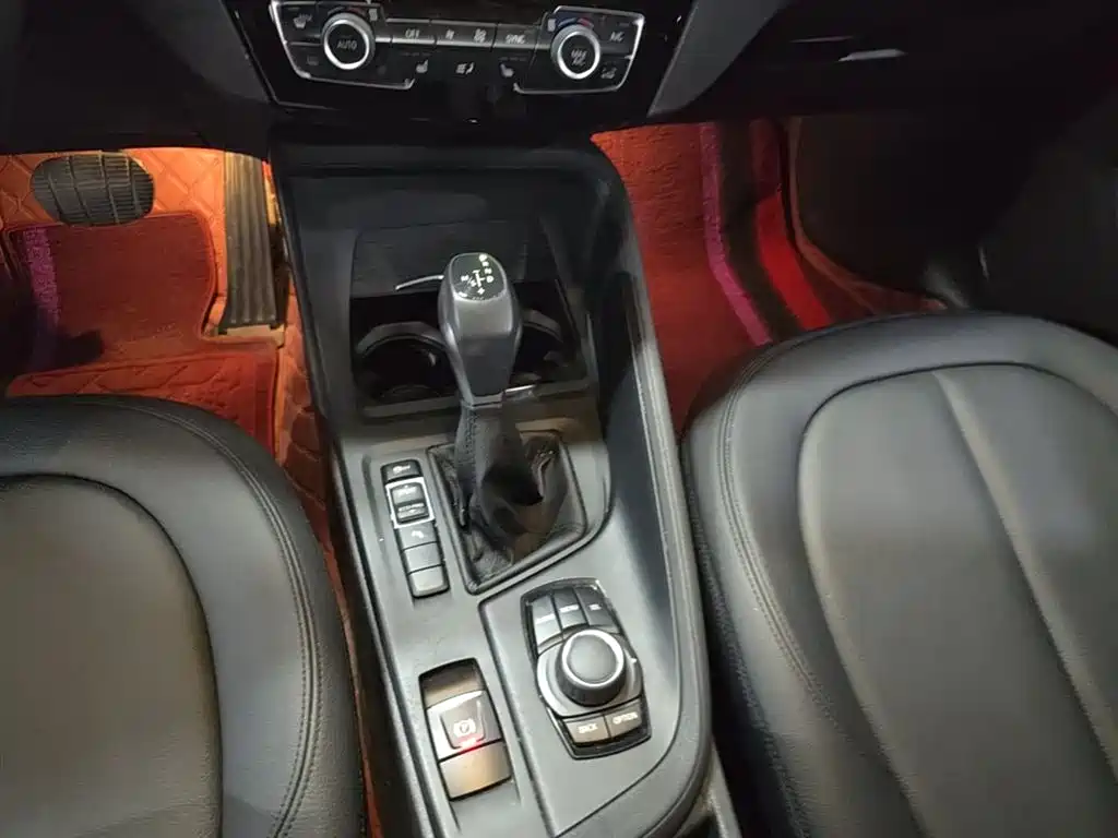 BMW X1 2016 sDrive18Li Premium Model фото 14