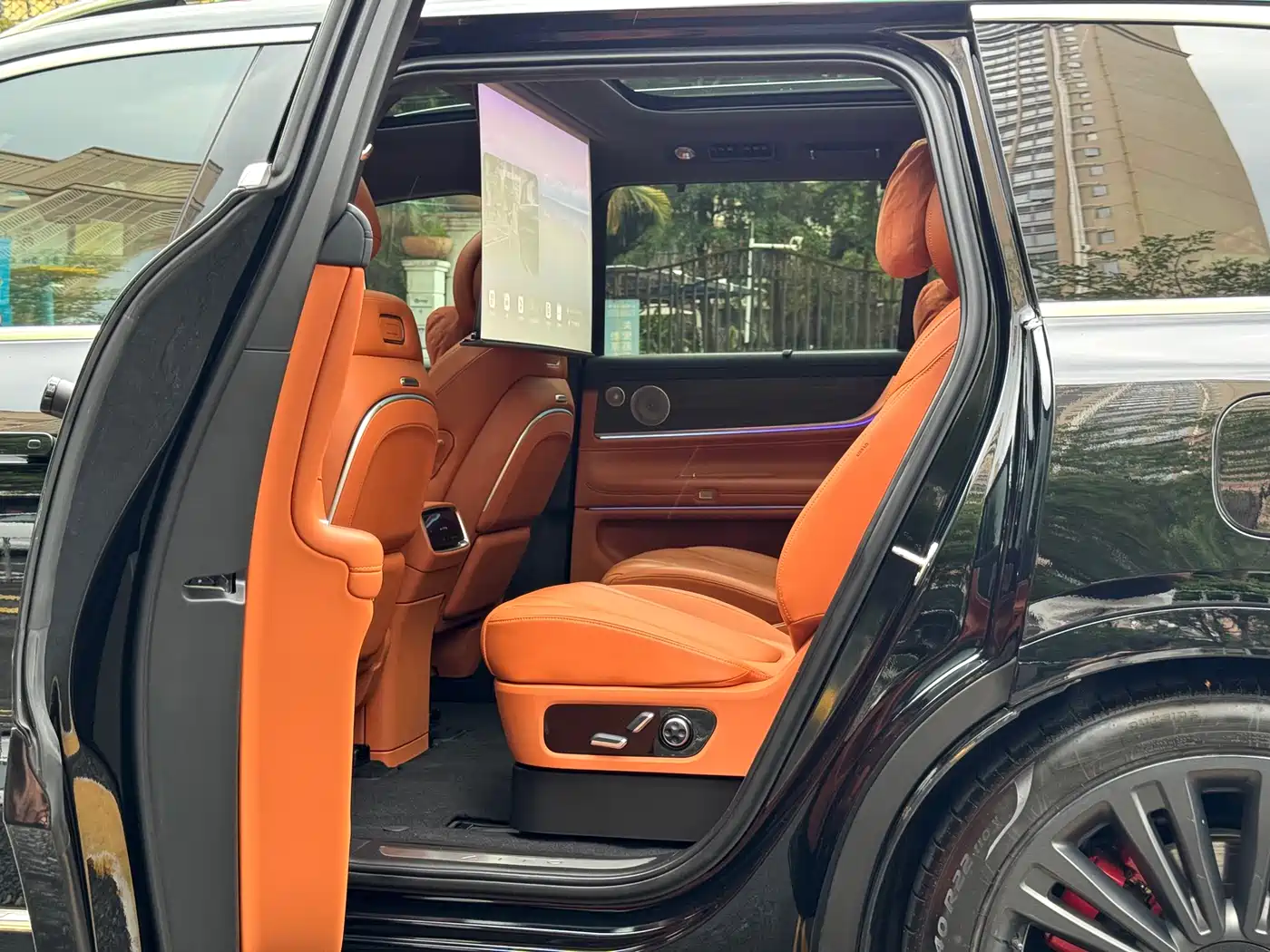 AITO Wenjie AITO M9 2024 Extended Range Ultra 42kWh 6-Seater фото 12