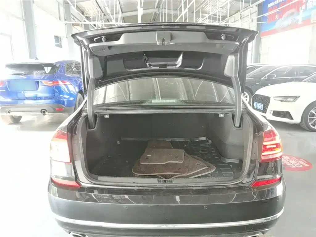 Volkswagen Passat 2017 330TSI DSG Prestige фото 19
