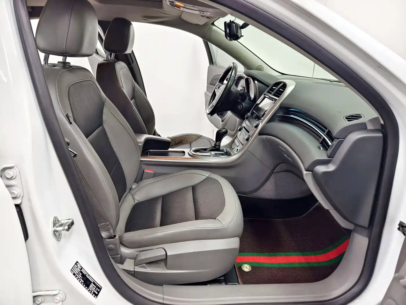 Chevrolet Malibu 2014 2.0L Automatic Luxury фото 14