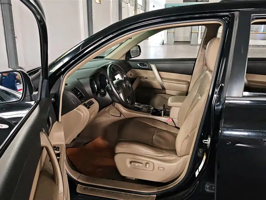 Toyota Highlander 2012 2.7L 2WD 7-Seater Luxury Edition фото 9