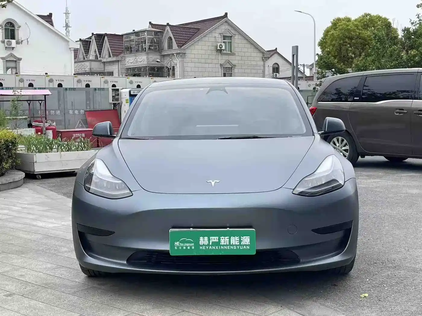 TESLA MODEL 3
