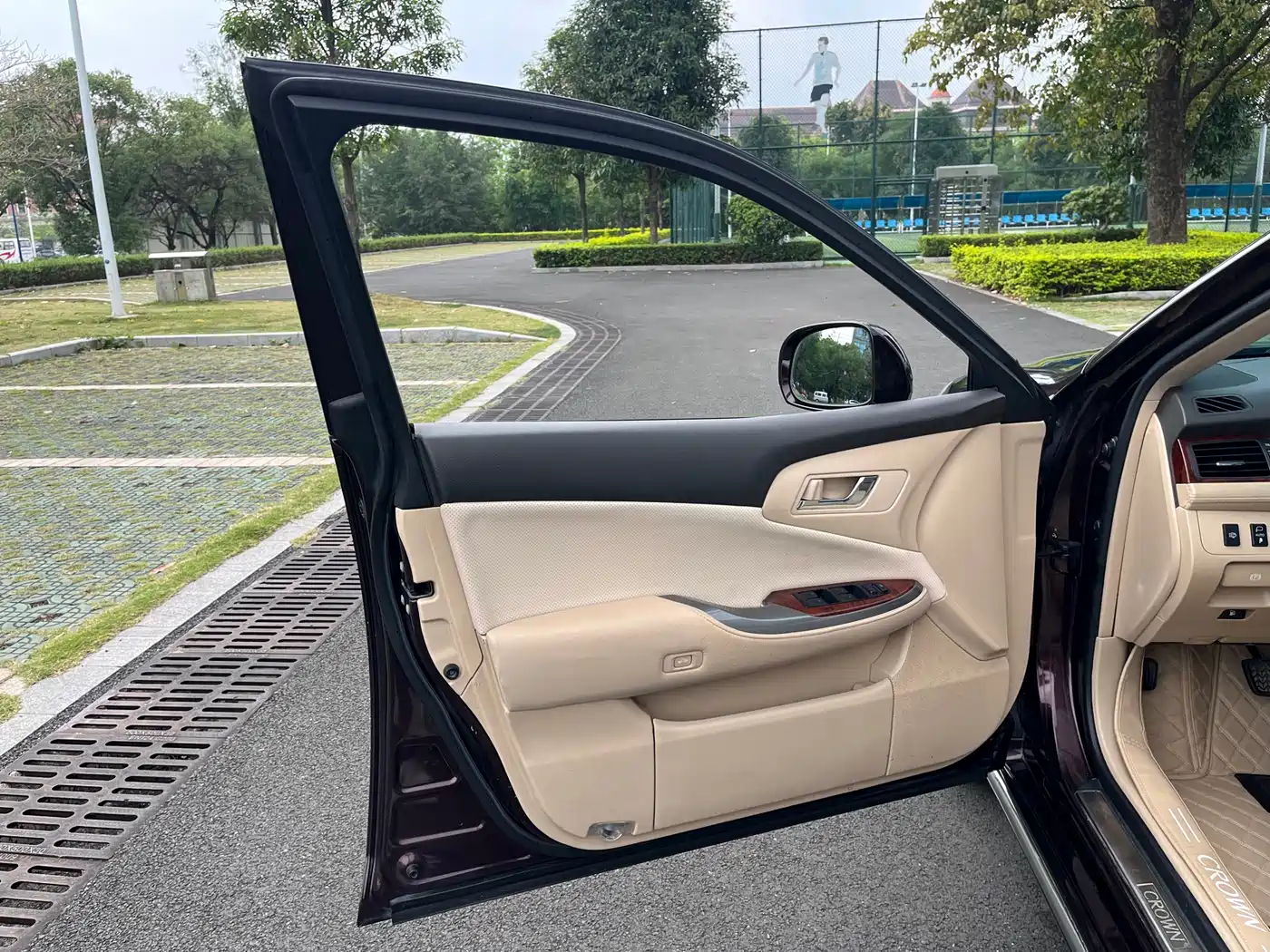 Toyota Crown 2012 2.5L Royal Leather Edition фото 15