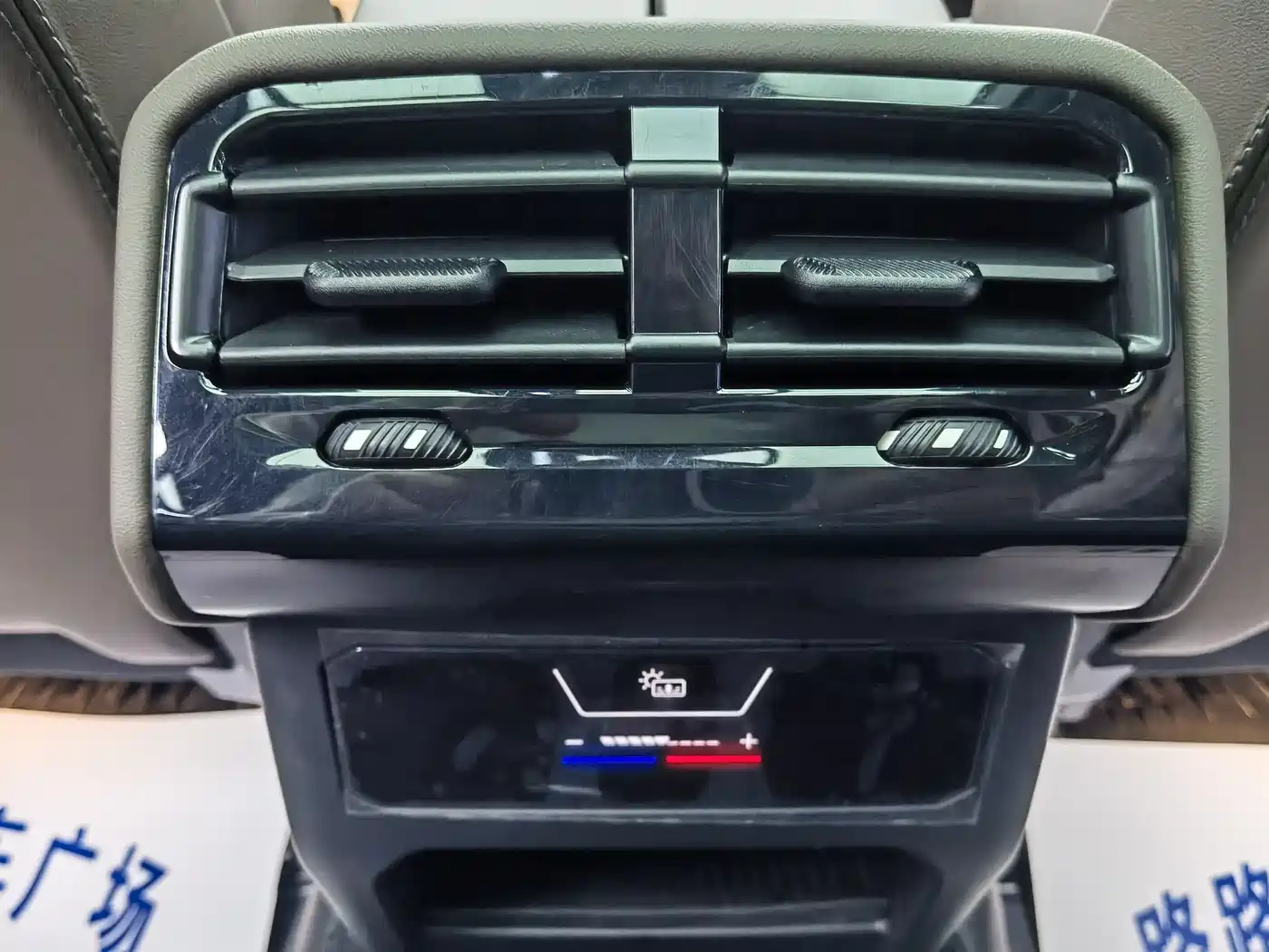 BMW 5 Series 2025 530Li Leading M Sport Package фото 18
