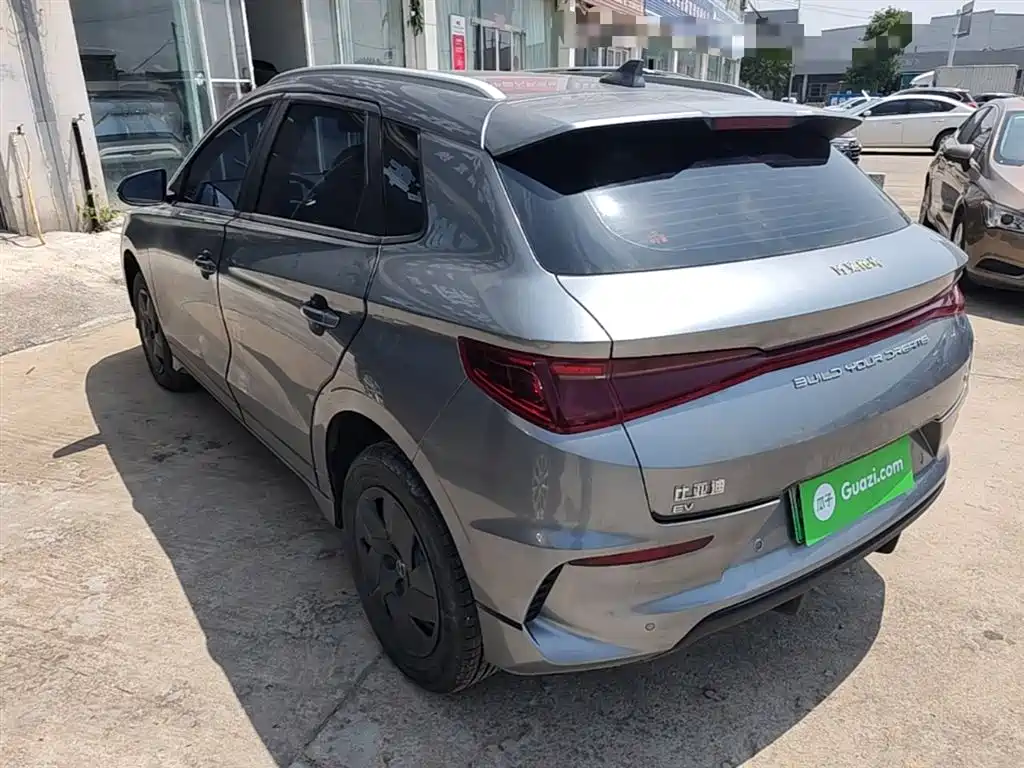 BYD E2