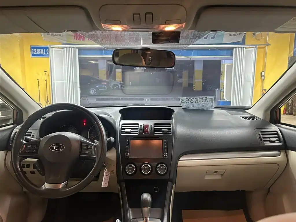 Subaru XV 2012 2.0i Luxury Navigation Edition фото 12