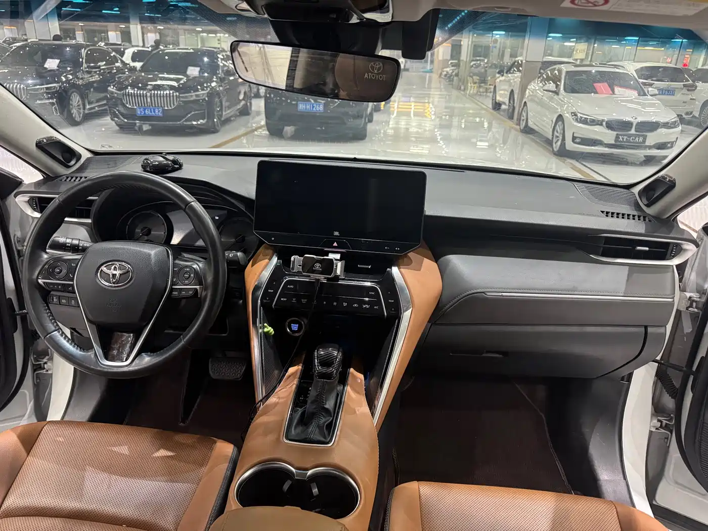 Toyota Venza 2022 2.0L CVT 2WD Premium фото 11