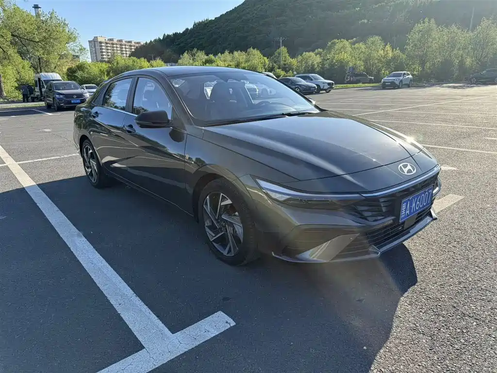 Hyundai Elantra 2023 1.5L CVT TOP Flagship Edition фото 3