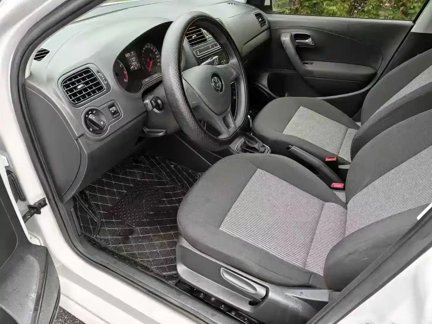 Volkswagen Polo 2018 1.5L Auto Safe Drive фото 4