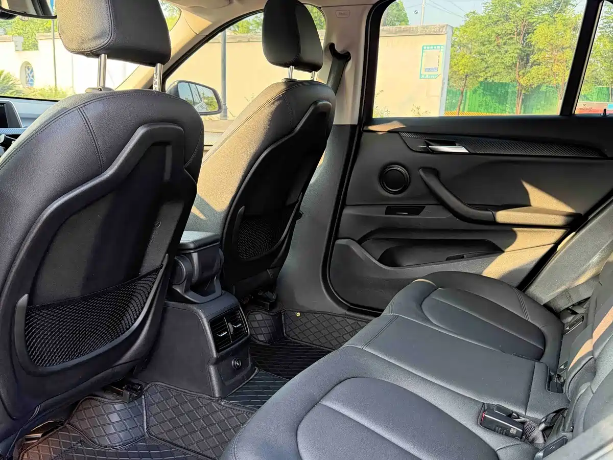 BMW X1 2018 sDrive20Li Leading Model фото 5