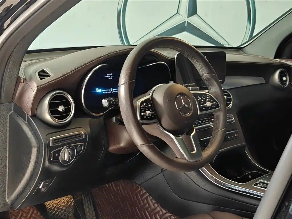 Mercedes-Benz GLC 2023 GLC 260 L 4MATIC Luxury 5-Seater фото 6