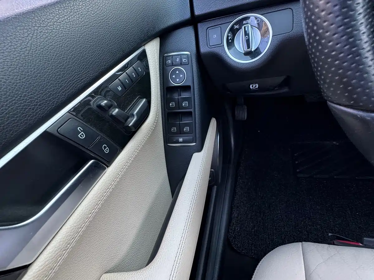 Mercedes-Benz C-Class 2013 C 260 CGI Fashion Edition фото 23