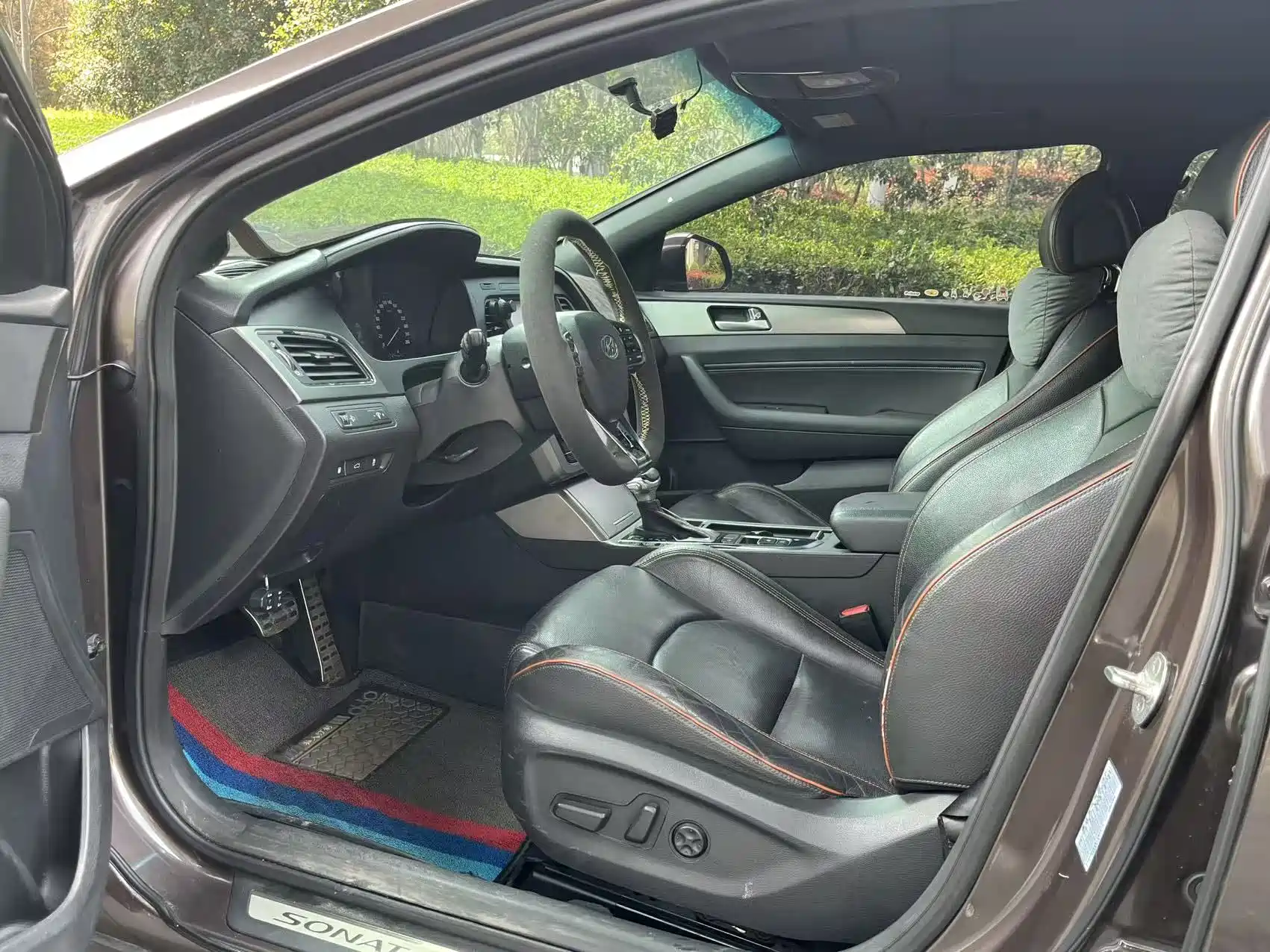Photo 3 - Hyundai Sonata