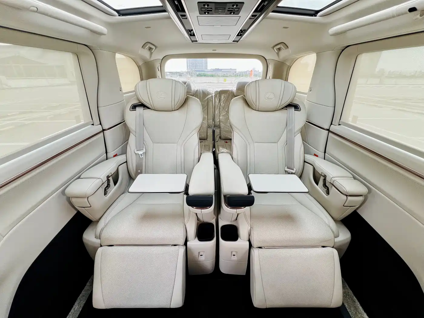 Lexus LM 2025 Model 500h Six-Seater Prestige Edition фото 10
