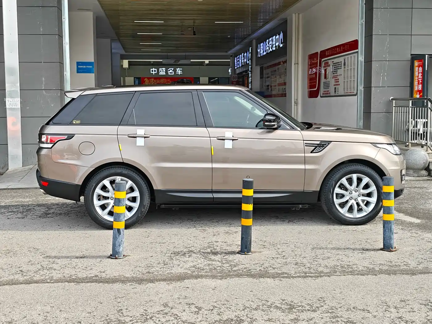 Land Rover Range Rover Sport 2016 Model 3.0 SC V6 HSE фото 9