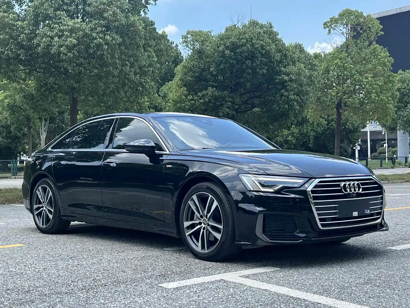 Audi A6L 2021 40 TFSI Luxury Sport фото 3