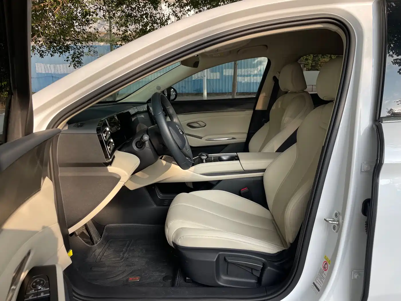 BYD Qin L 2024 DM-i 80KM Leading Edition фото 5