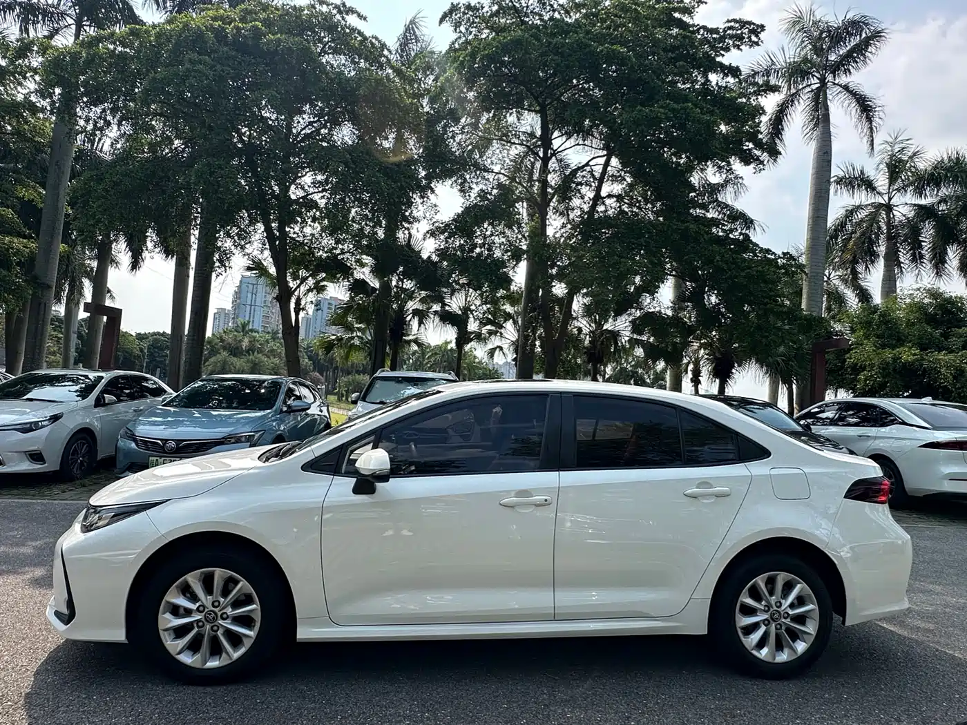 Toyota Corolla 2021 1.2T S-CVT Elite PLUS Edition фото 8