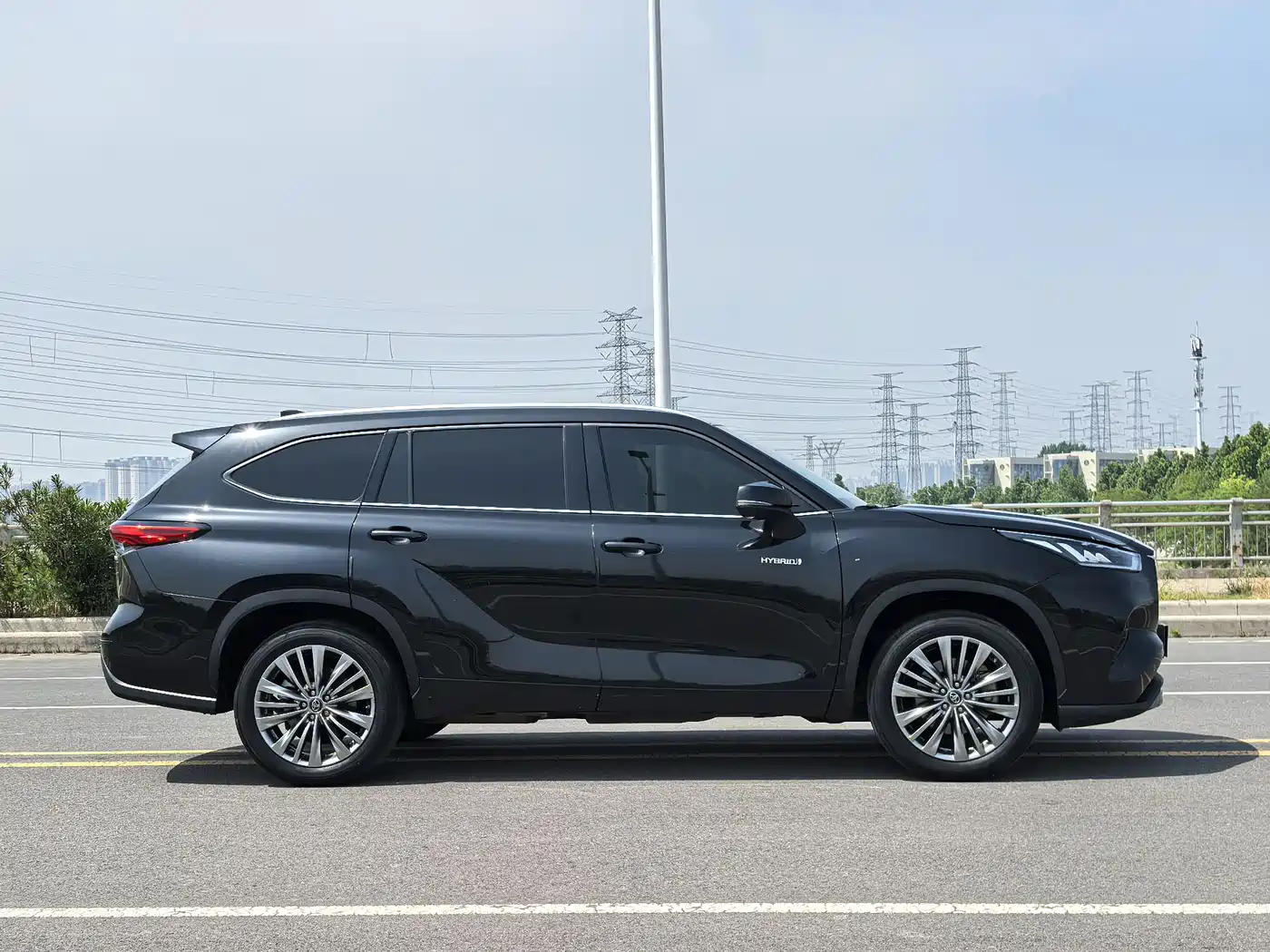 Toyota Highlander 2022 Dual Engine 2.5L 4WD Supreme Edition 7-Seater фото 15