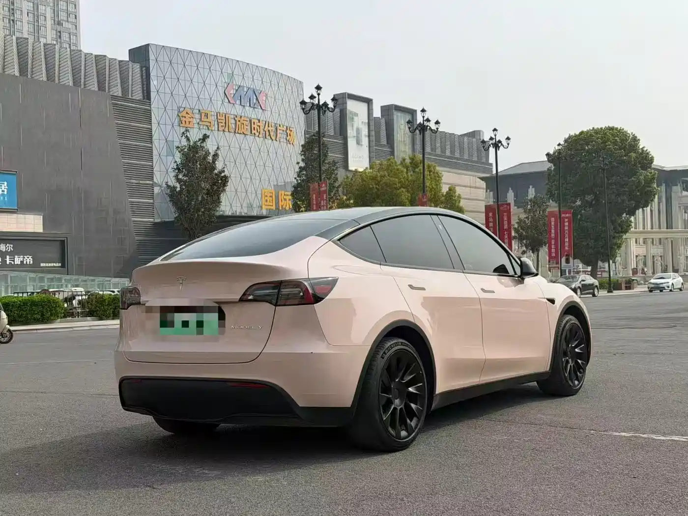 TESLA MODEL Y
