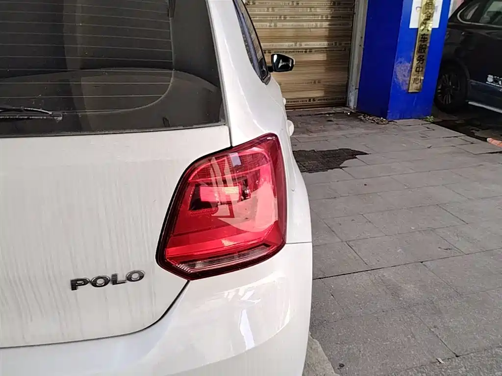 Volkswagen Polo 2016 1.4L Automatic Trend фото 8