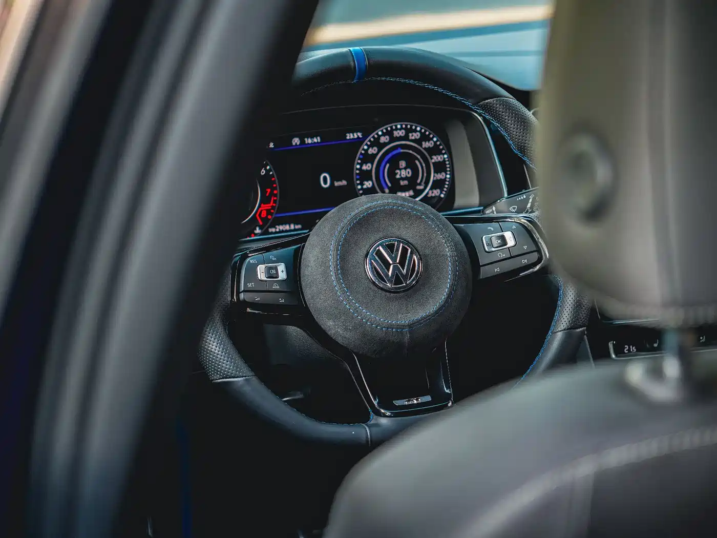 Volkswagen Golf (Import) 2017 2.0TSI R фото 17