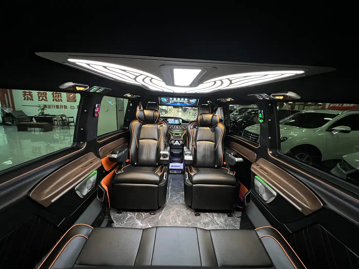Mercedes-Benz Vito 2023 2.0T Elite 7-Seater фото 14