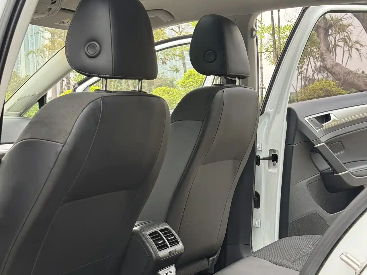 Volkswagen Golf 2019 1.6L Auto Comfort (China V) фото 8