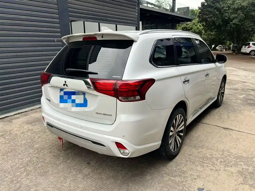 MITSUBISHI OUTLANDER