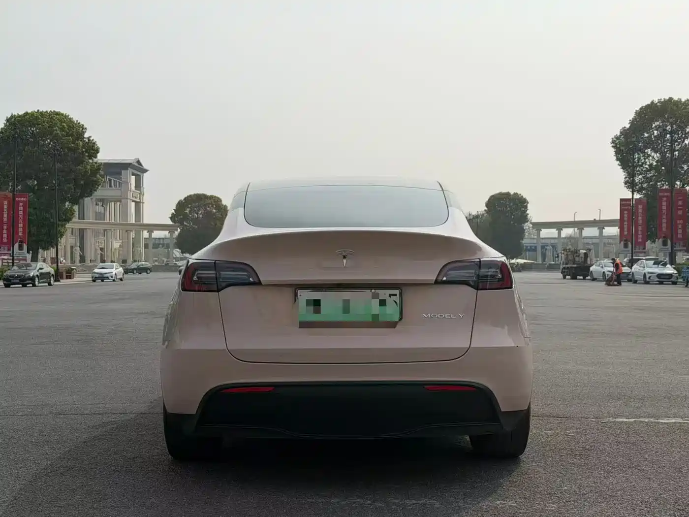 TESLA MODEL Y