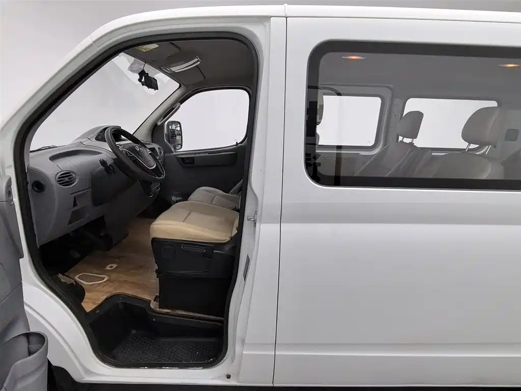 SAIC Maxus Xintu V80 2018 2.5T 6-speed manual Aoyuntong modified short wheelbase ultra-low roof 5-6-seater фото 10