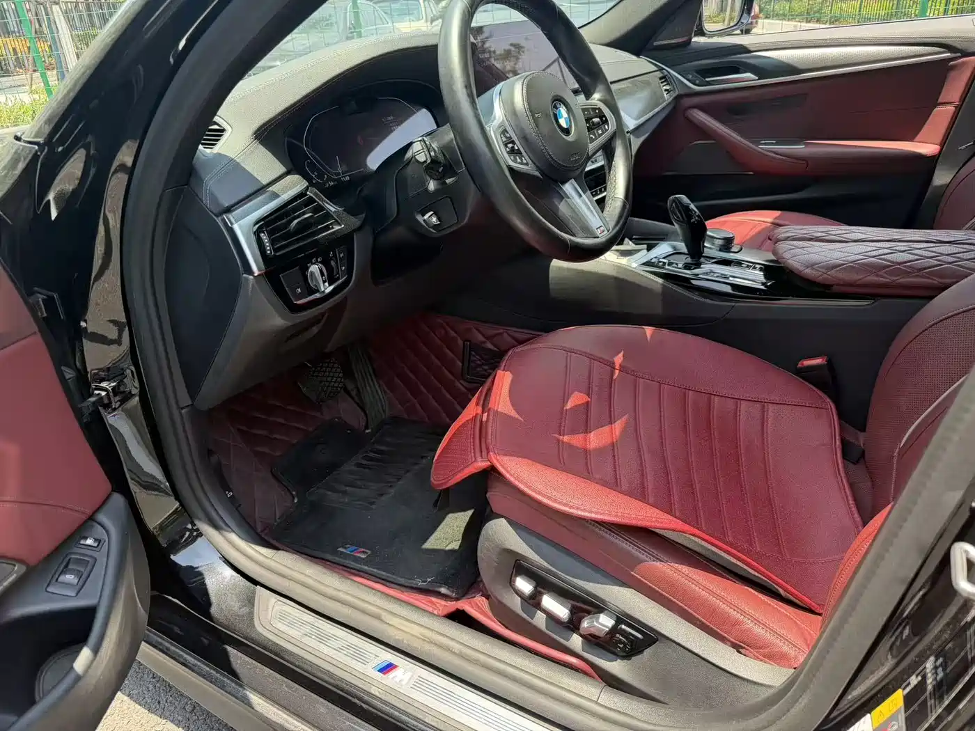 BMW 5 Series New Energy 2022 535Le Pioneer M Sport Package фото 2