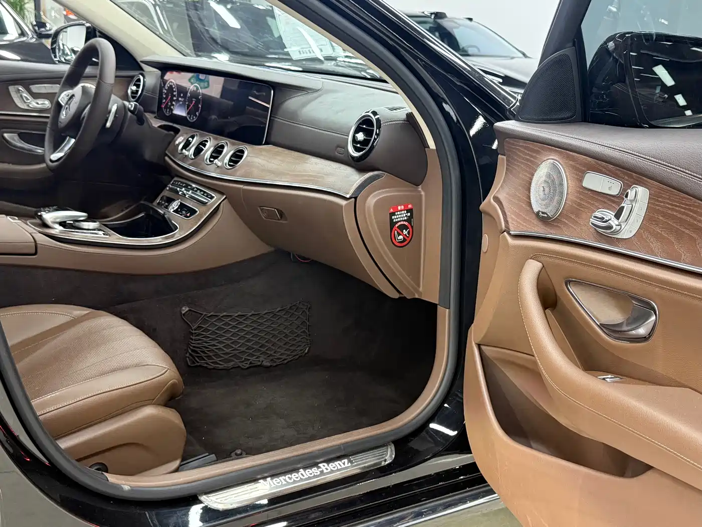 Mercedes-Benz E-Class 2018 E 300 L Luxury фото 6