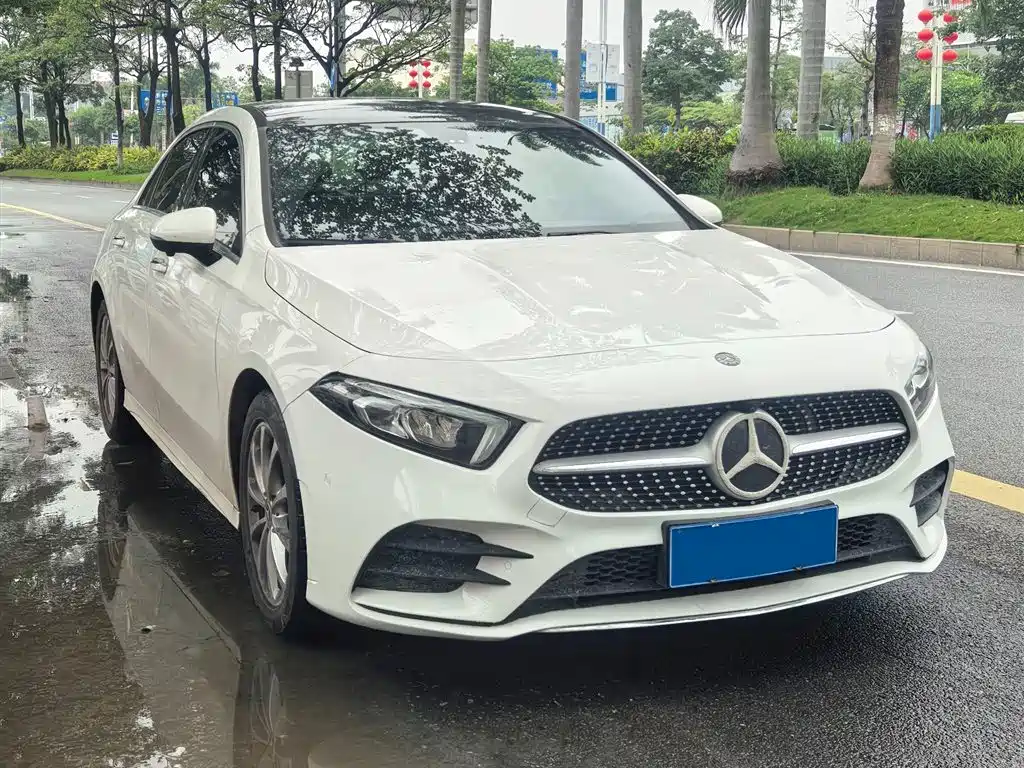 Mercedes-Benz A-Class 2019 A 200 L Sport Sedan фото 3