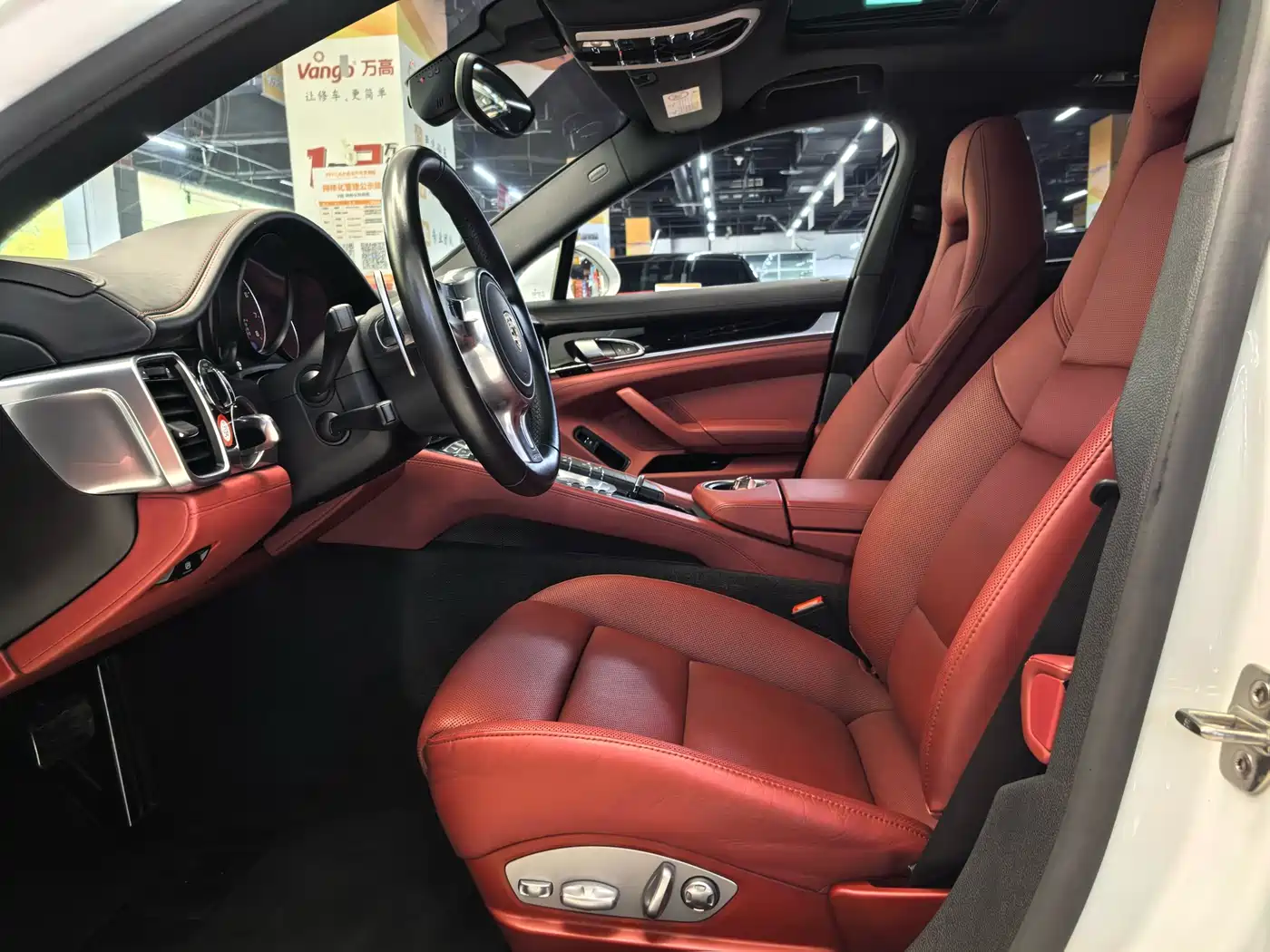 Porsche Panamera 2016 Panamera 4 Edition 3.0T фото 7
