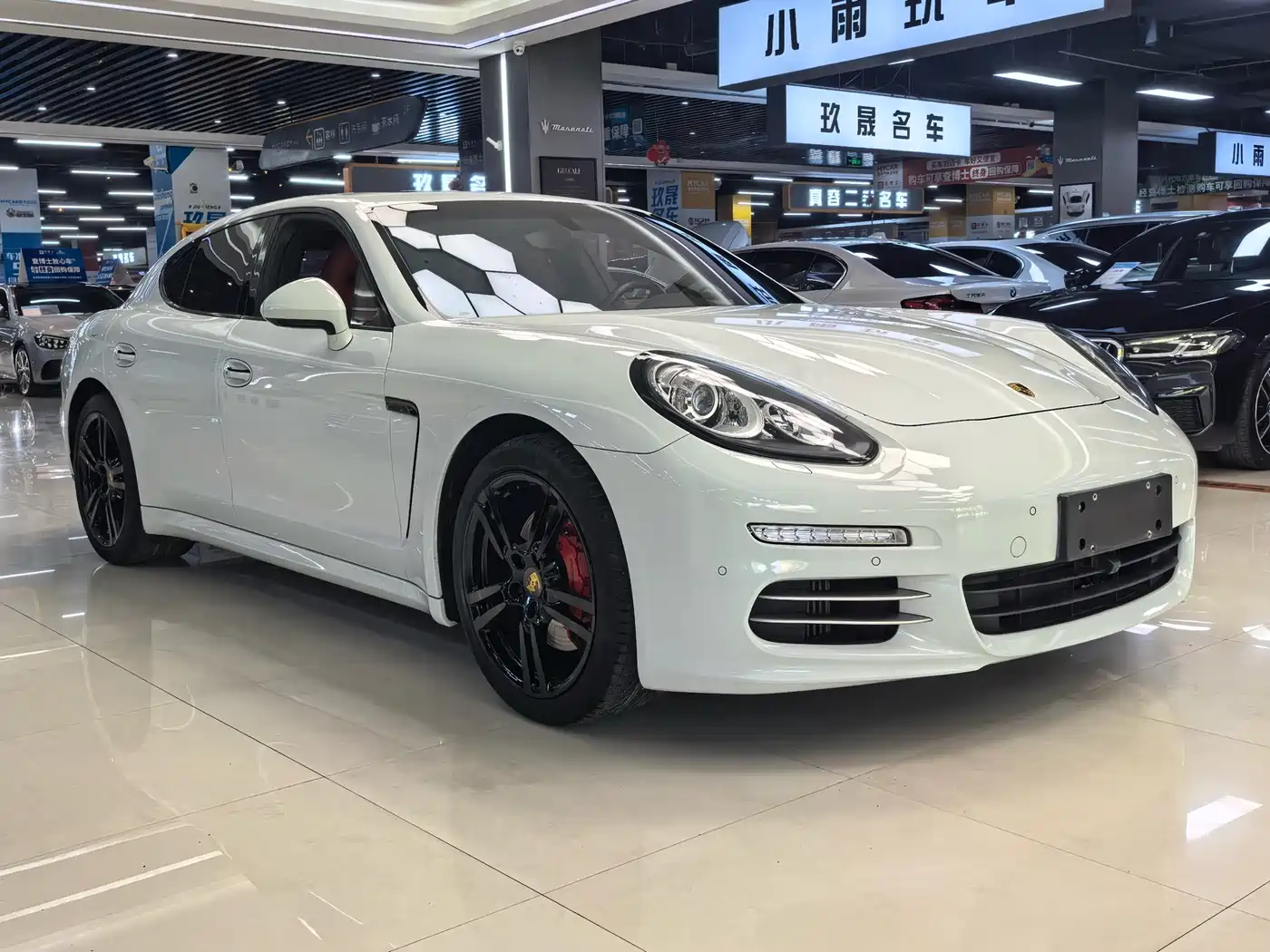 Porsche Panamera 2016 Panamera 4 Edition 3.0T фото 3