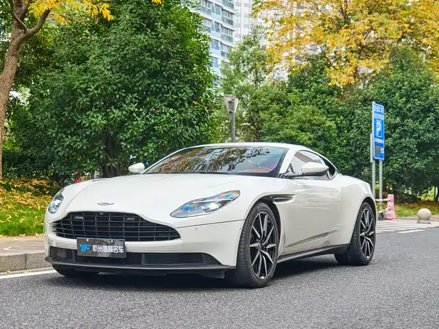 ASTON MARTIN DB11