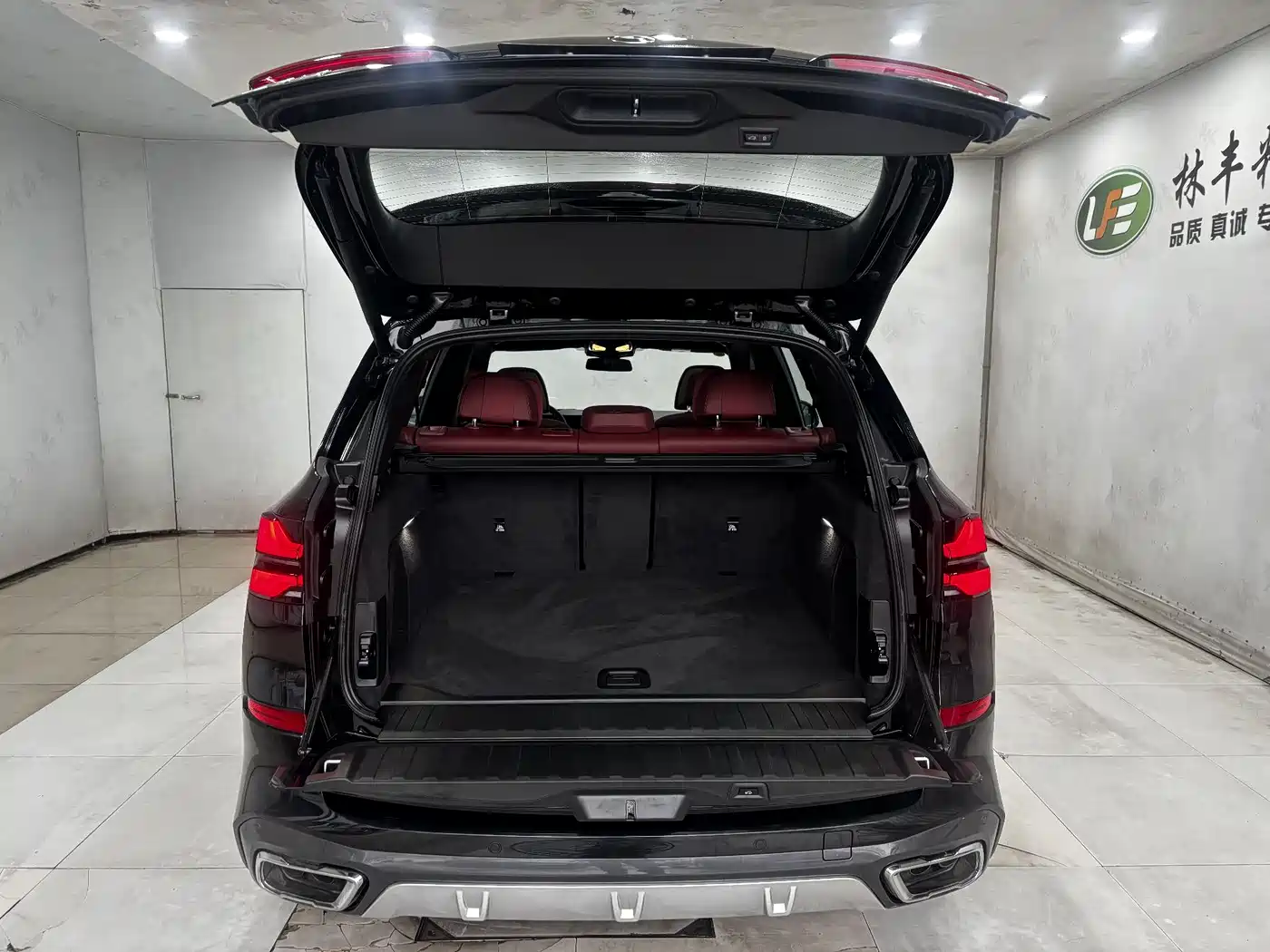 BMW X5 2025 Model xDrive 40Li M Sport Blackout Package фото 30