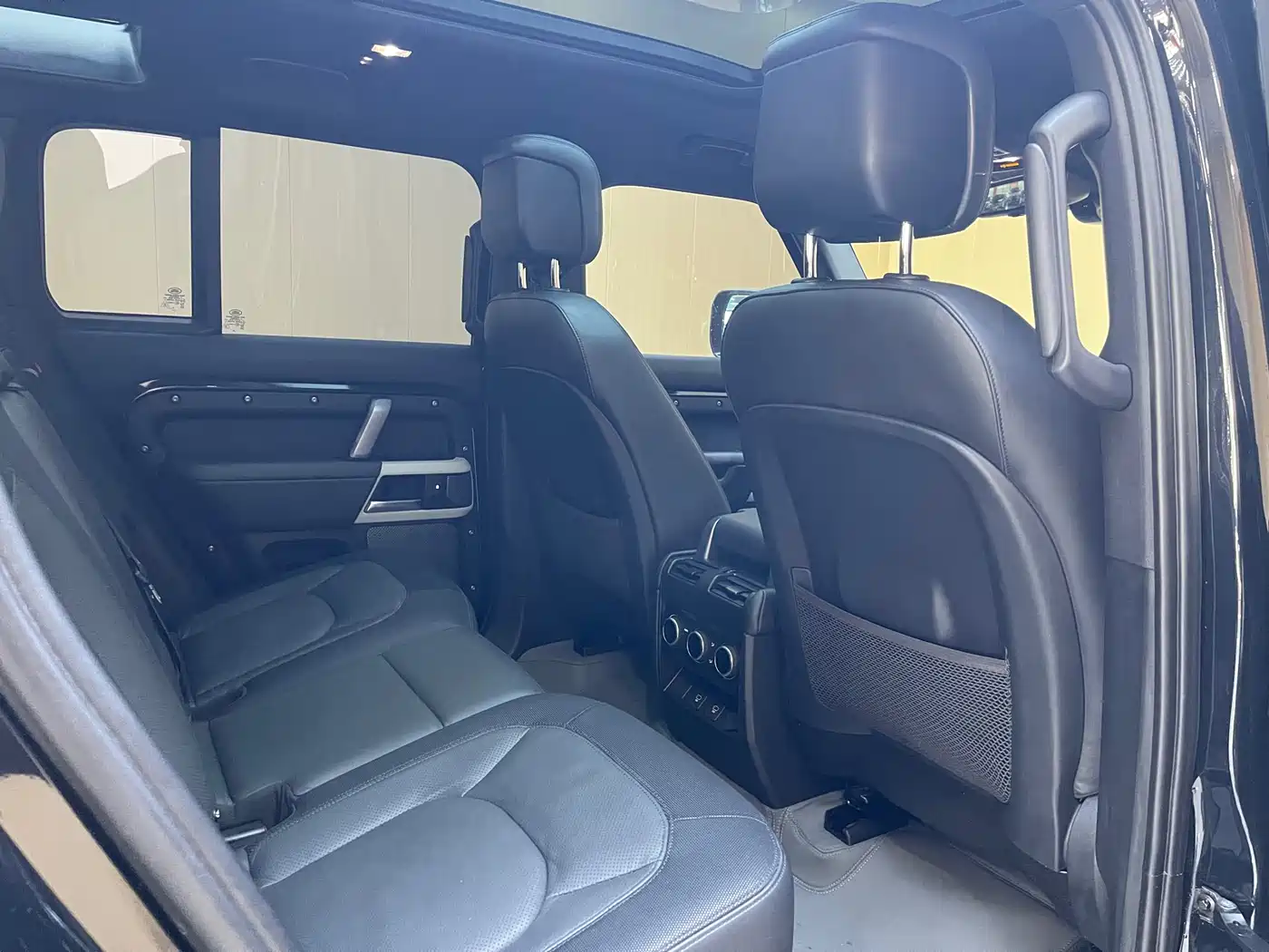 Land Rover Defender 2023 Model 110 3.0T P400 X-DYNAMIC HSE фото 12