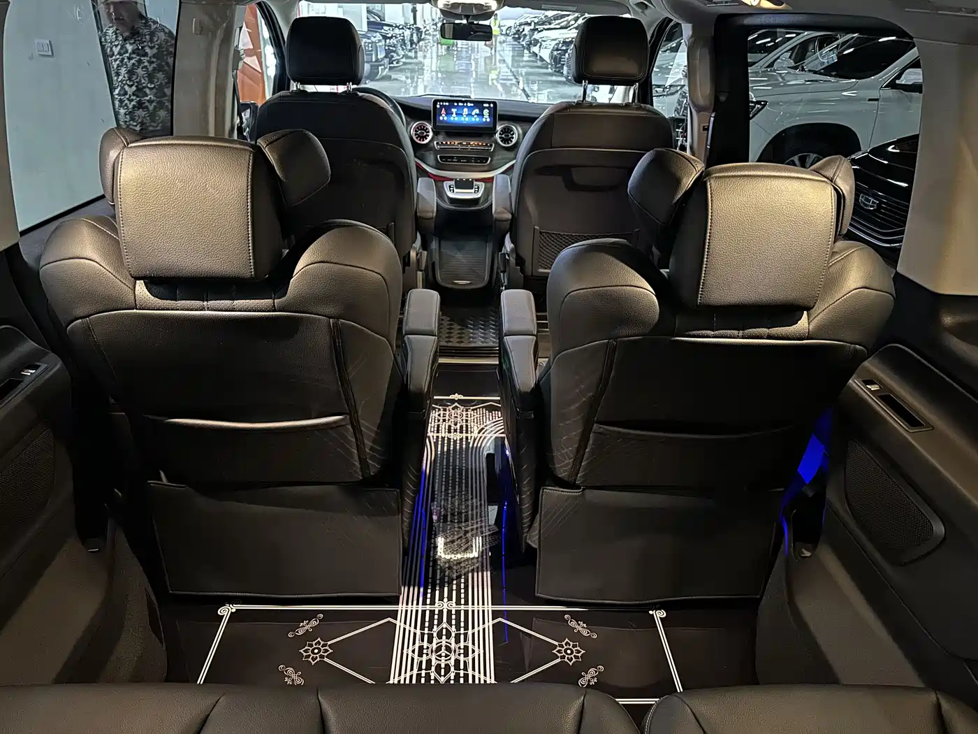 Mercedes-Benz Vito 2023 2.0T Elite 7-Seater фото 14