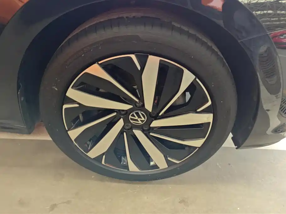 Volkswagen Passat 2024 380TSI Dragon Soaring Edition фото 6