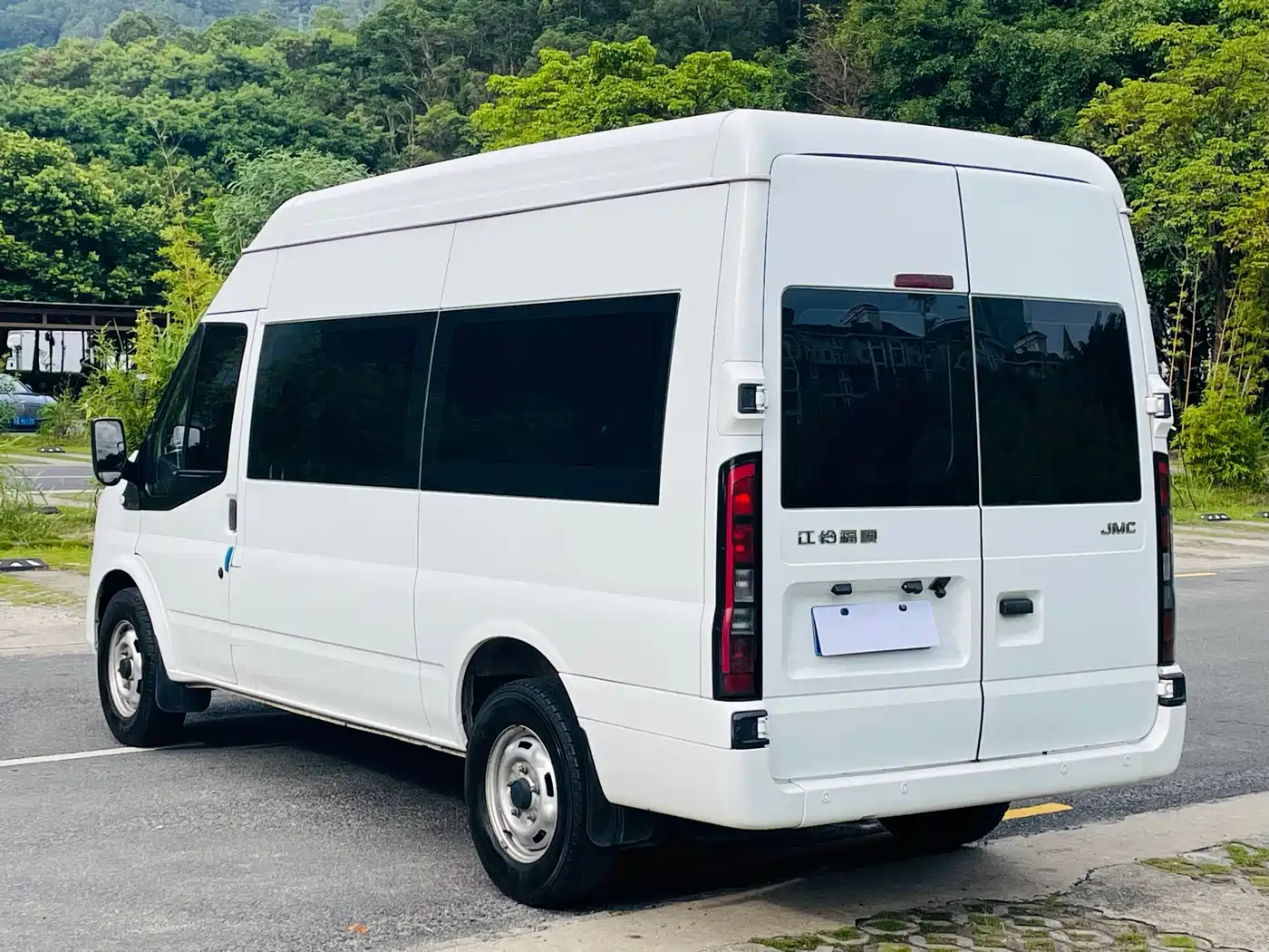 Jiangling JMC Fushun 2024 2025 Model 2.0T 6MT Diesel Medium Wheelbase High Roof Commercial MPV 7 Seats