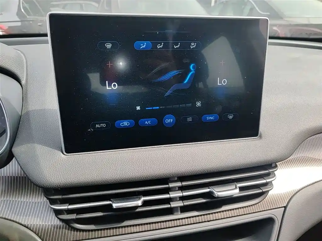 Hongqi E-QM5 2021 Charging Flag Joy Edition фото 13