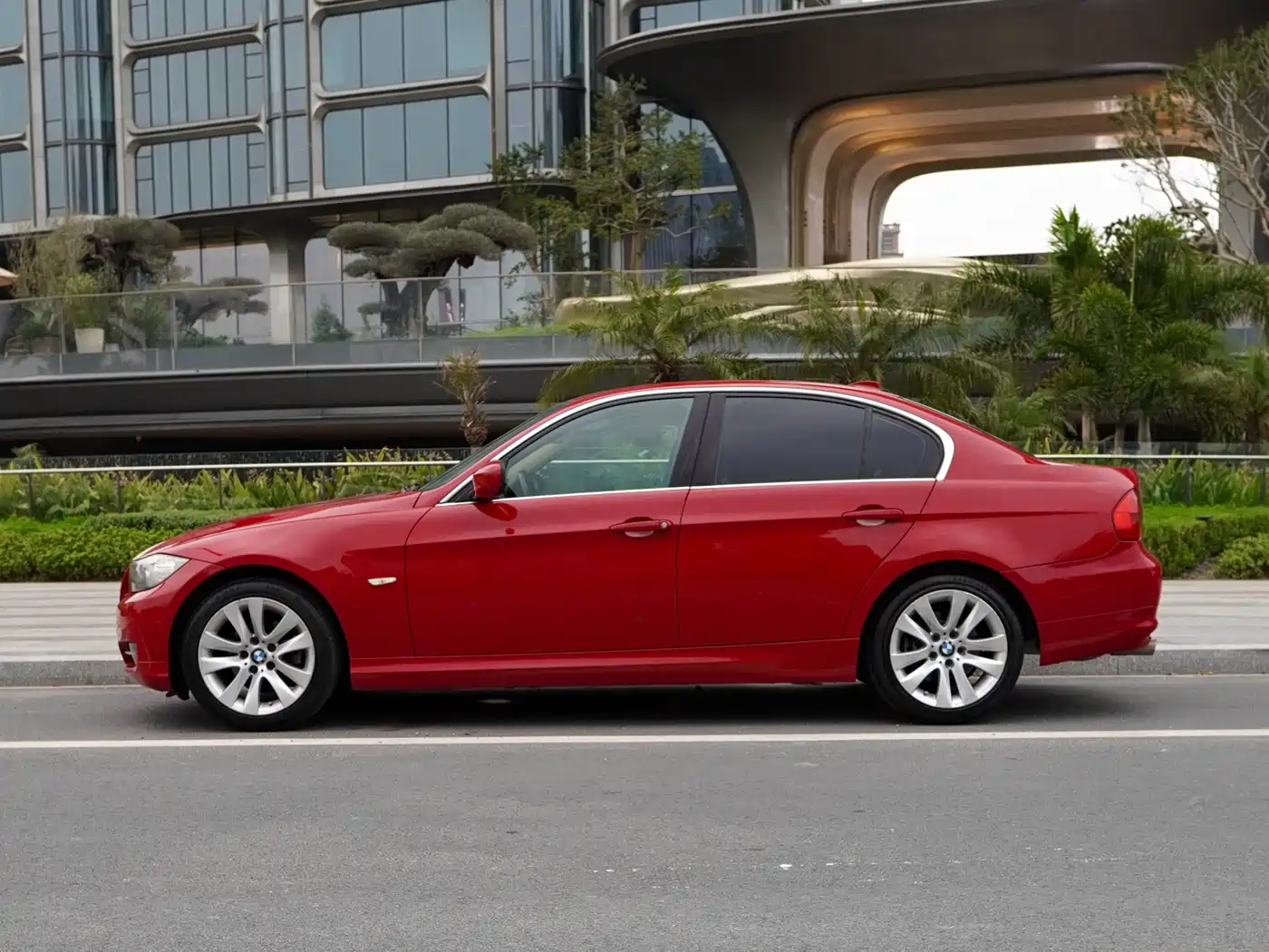 BMW 3 Series 2012 320i Luxury фото 4