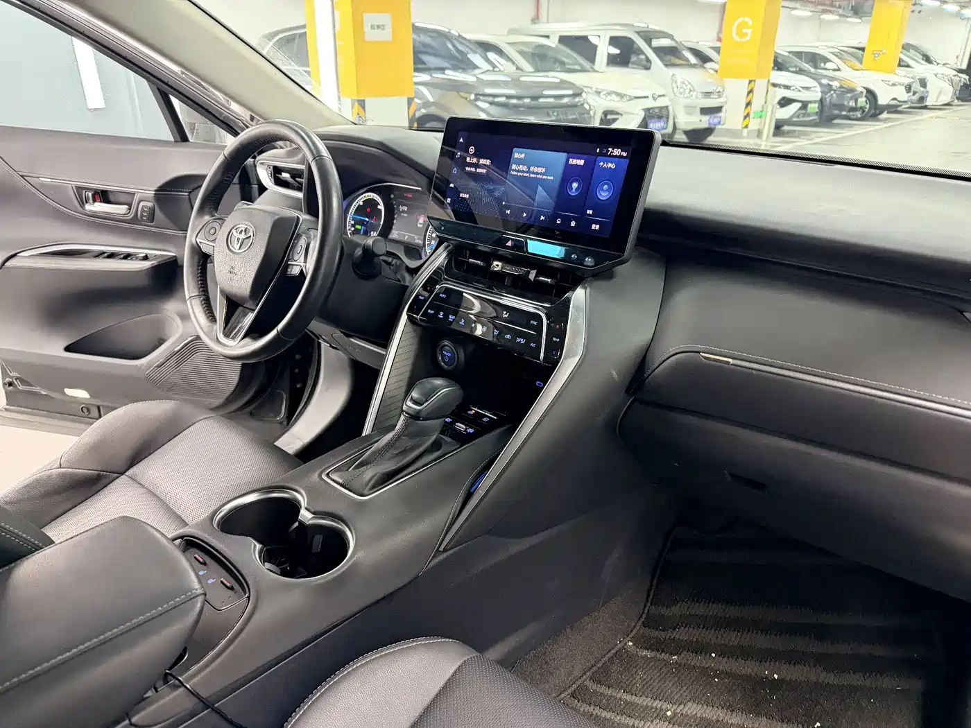 Toyota Lingfang HARRIER 2022 Hybrid 2.5L CVT 4WD Premium Edition фото 9