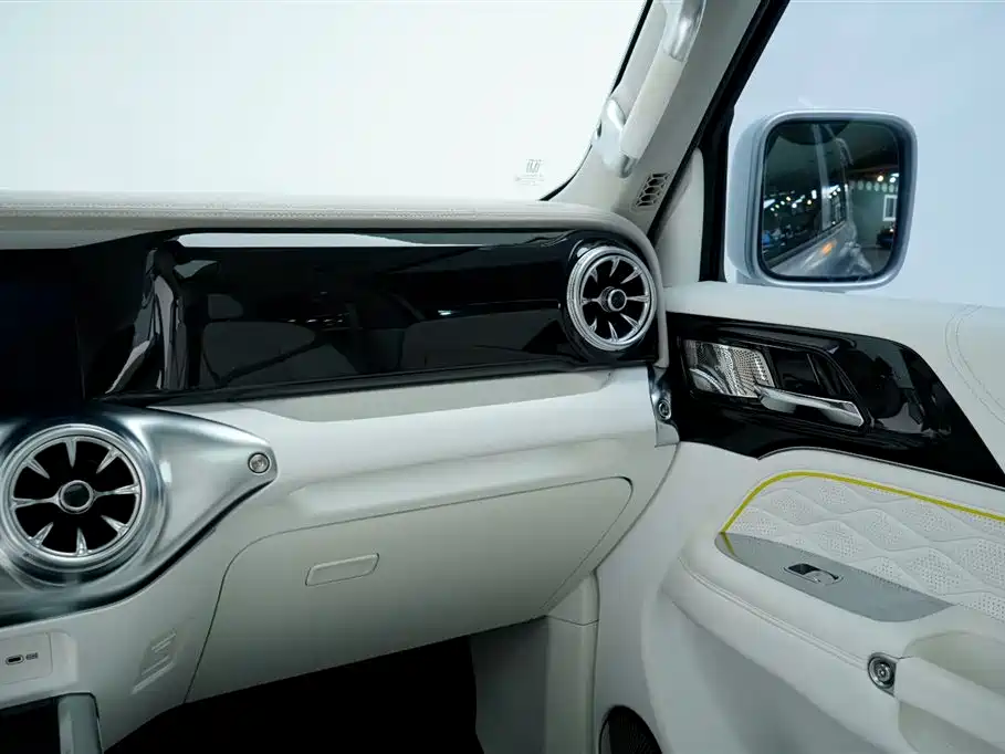 TANK CO CREATION TANK 300